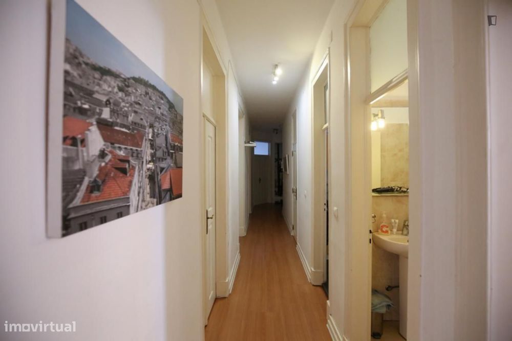 Quarto - localizado em Arroios Lisbon