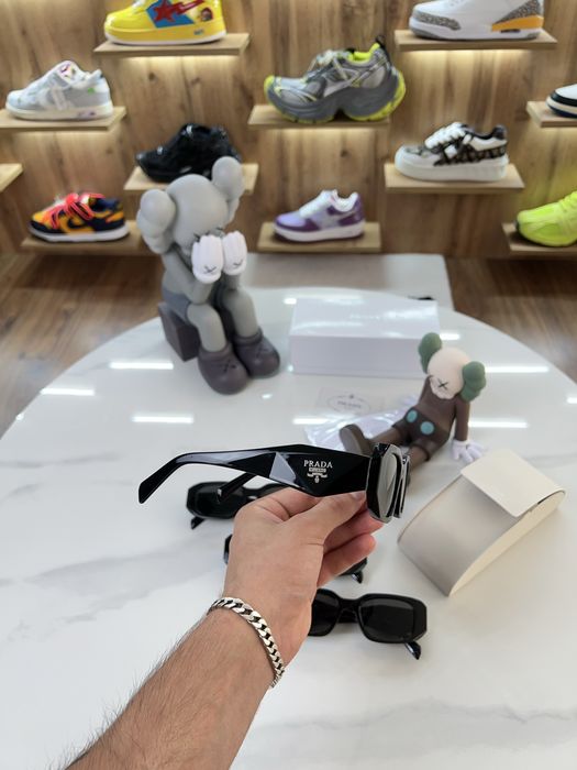 Окуляри сонцезахисні PRADA Square Frame
