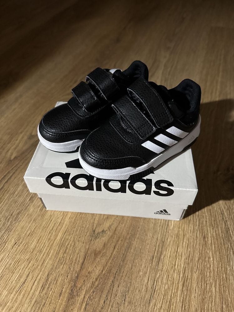 Дитячі нові кросівки Adidas оригінал
