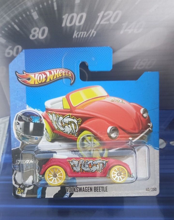 Volkswagen Beetle vs custom Beetle (rodas de borracha) hot wheels