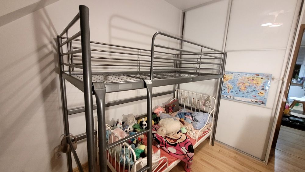 Rama łóżka na antresoli- IKEA SVÄRTA