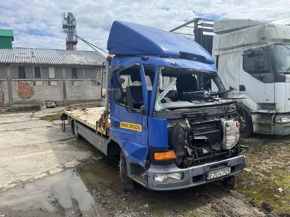Powypadkowy mercedes atego 817 laweta z 2001 r