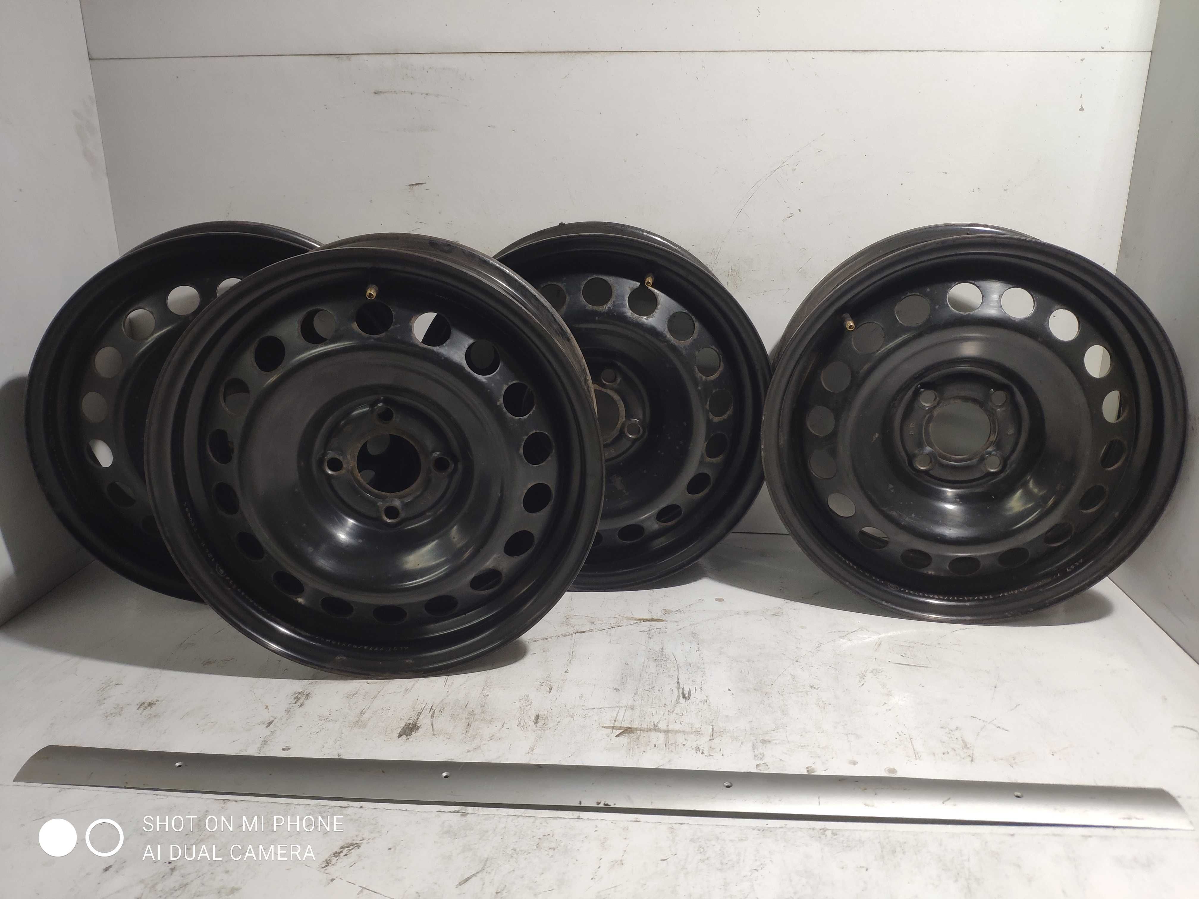 Felgi Felga 4x100 15 Renault DACIA 6jx15 h2 et40 komplet stalowe 4szt