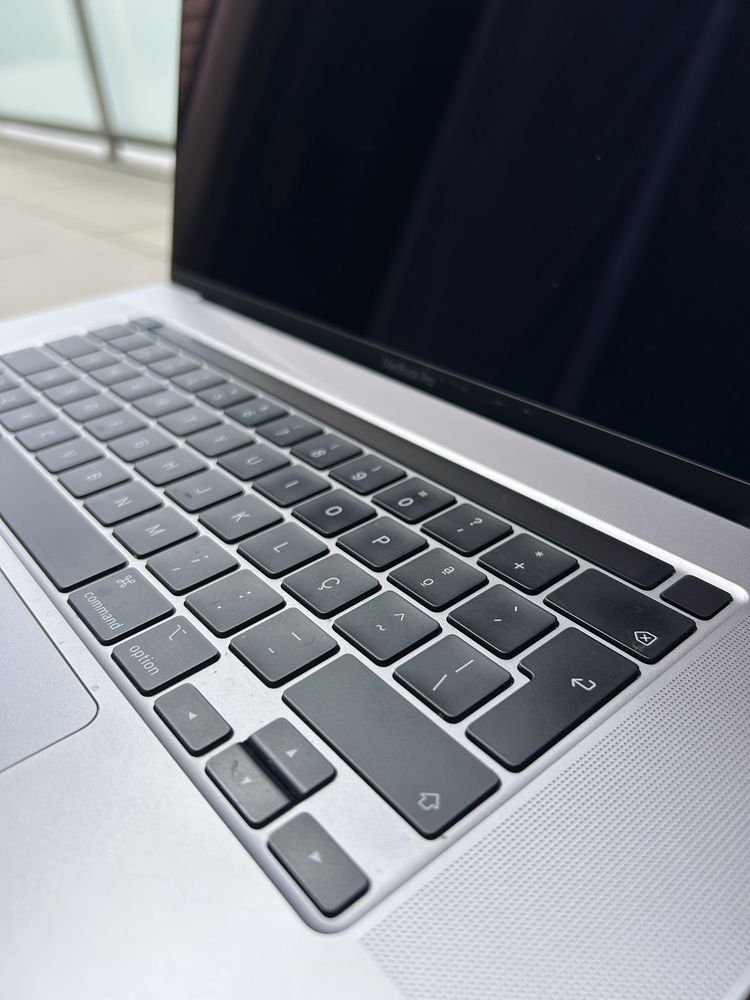MacBook pro 16” (2019)