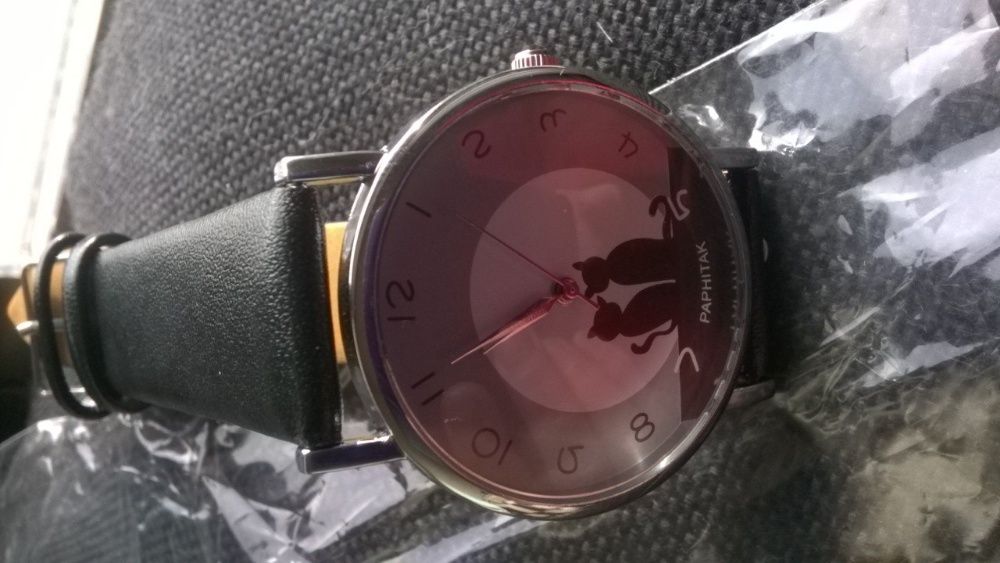 Relógio de pulso, novo com gatos a bom preço!