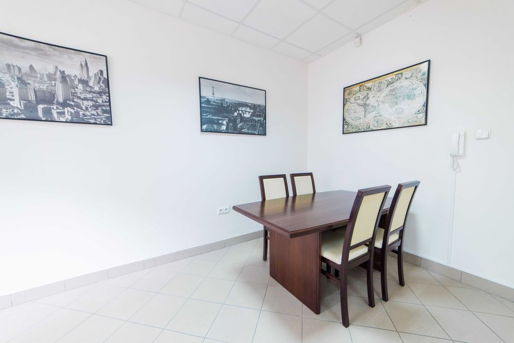 Stół konferencyjny KANCLERZ i 4 krzesła