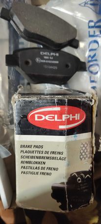 тормозные колодки (передние) Delphi LP1866