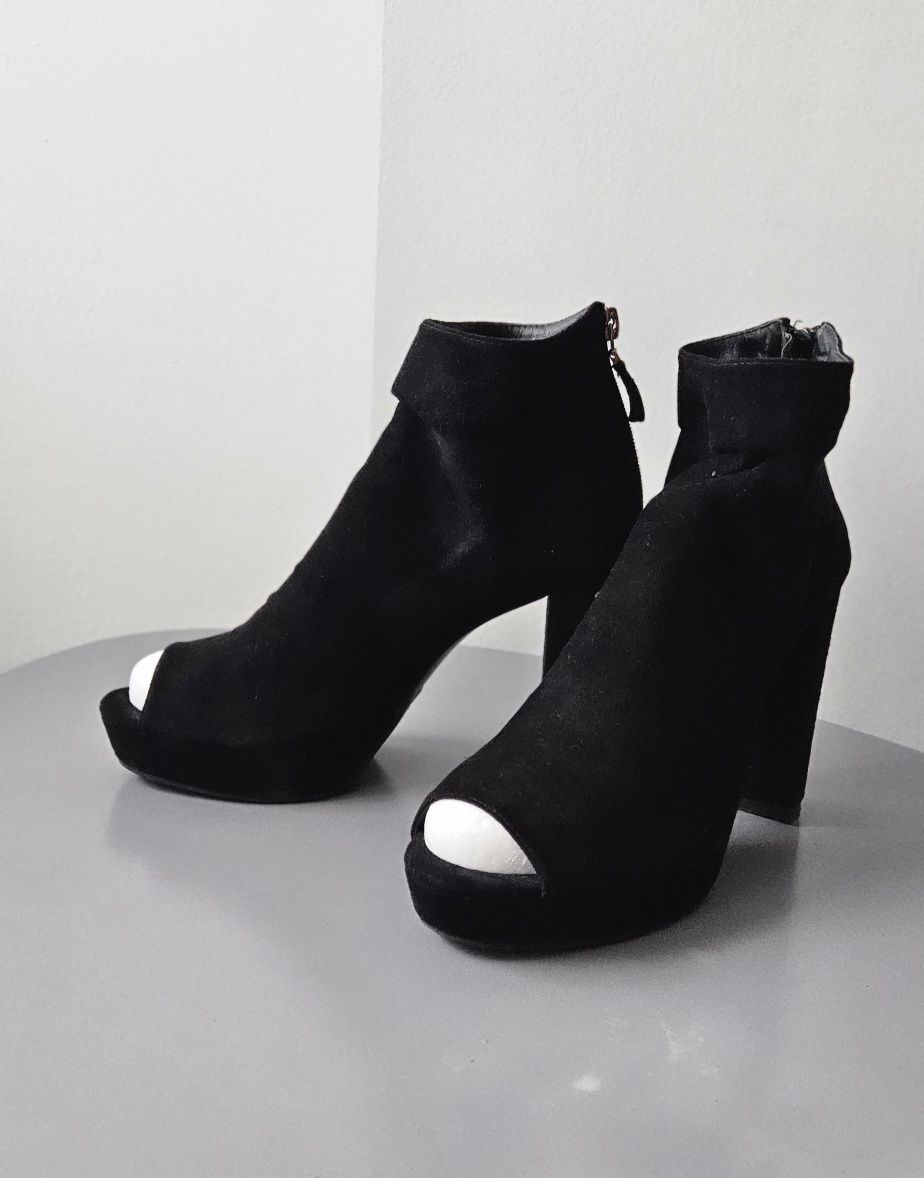 Botki peep toe na obcasie (czarne r.39)