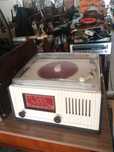 Rádio gira discos antigo