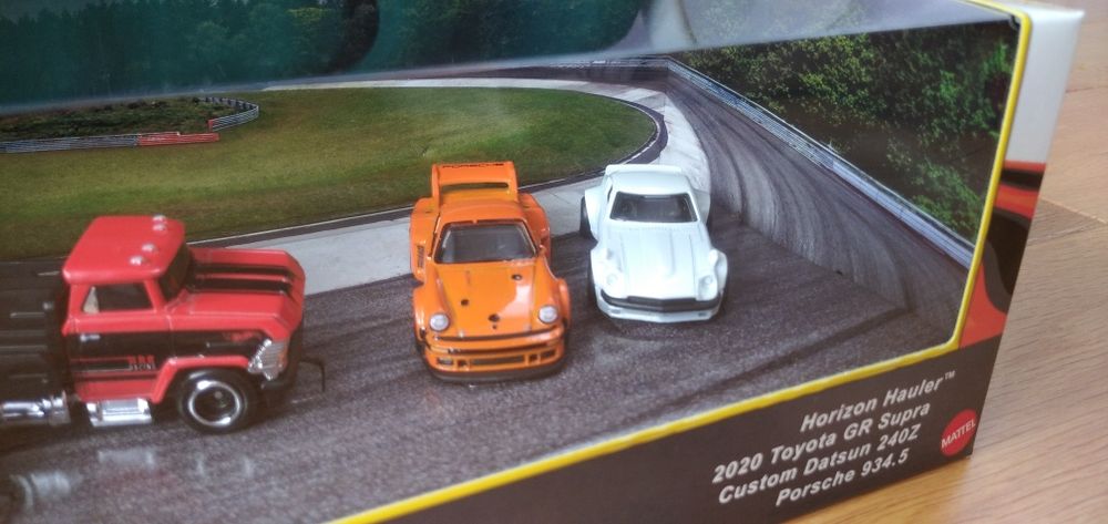 Hot Wheels Track Day diorama Premium Car Culture