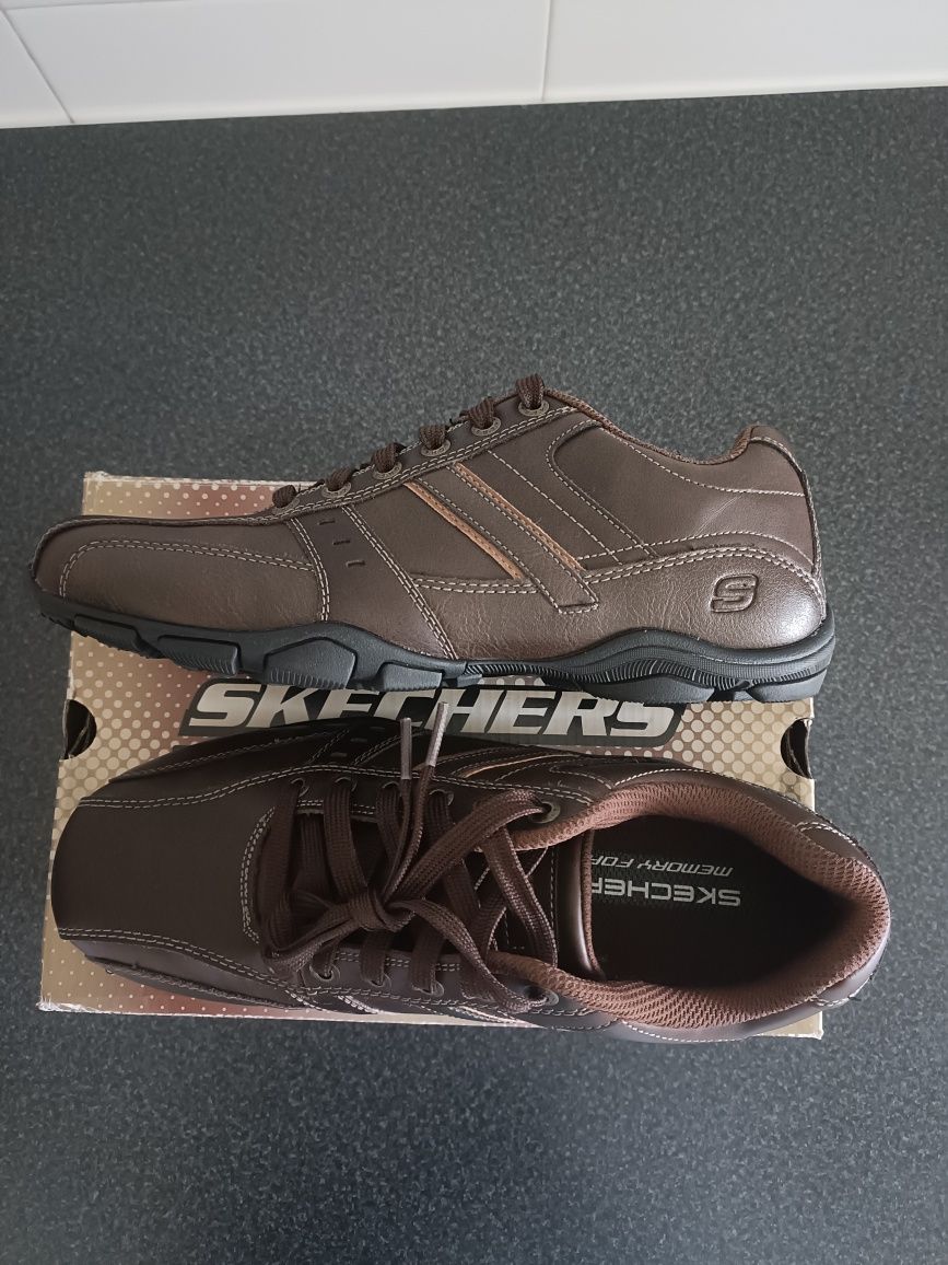Skechers em couro