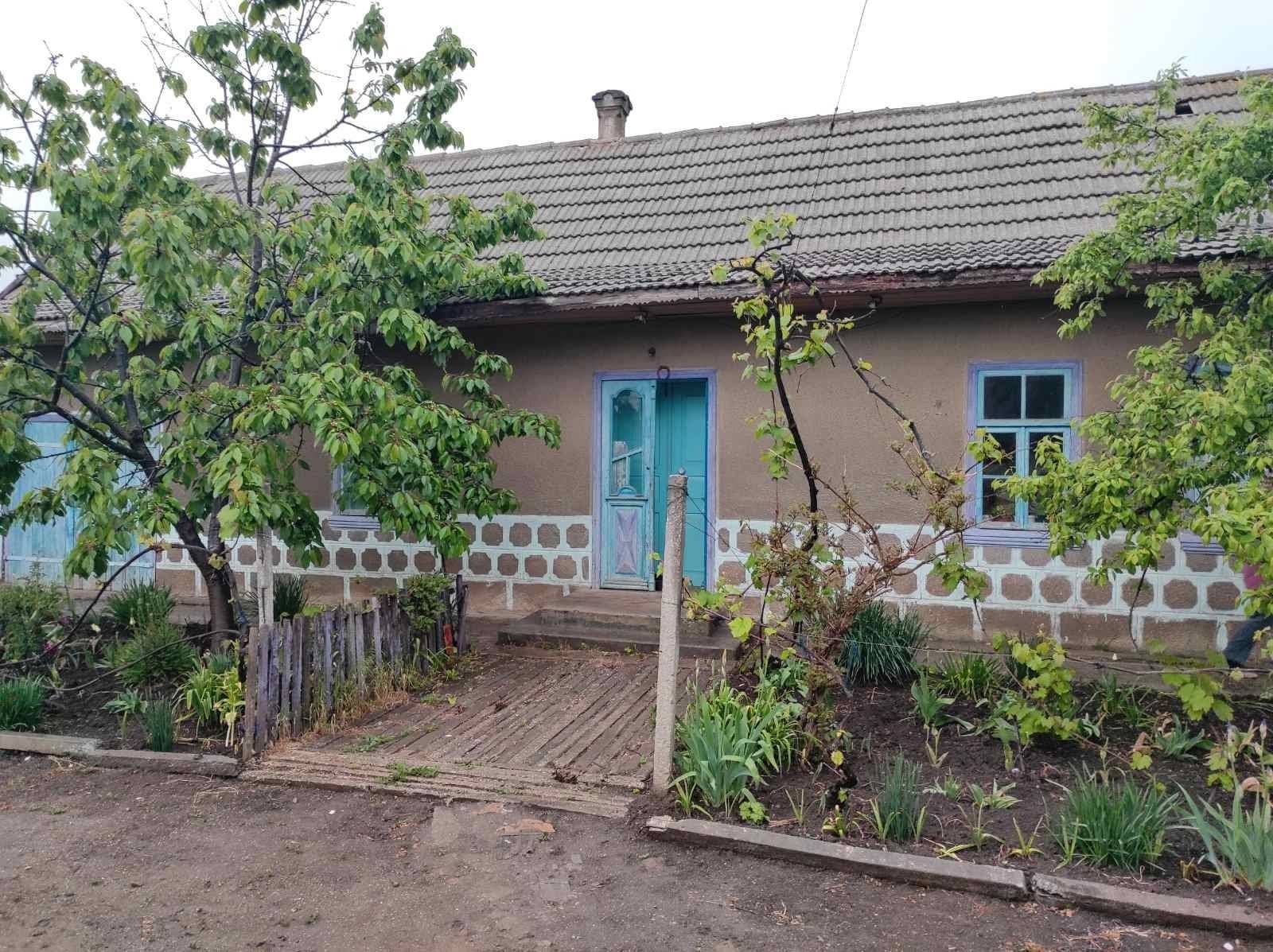 Продам два дома в одном дворе и участок земли в 50 соток !!!
