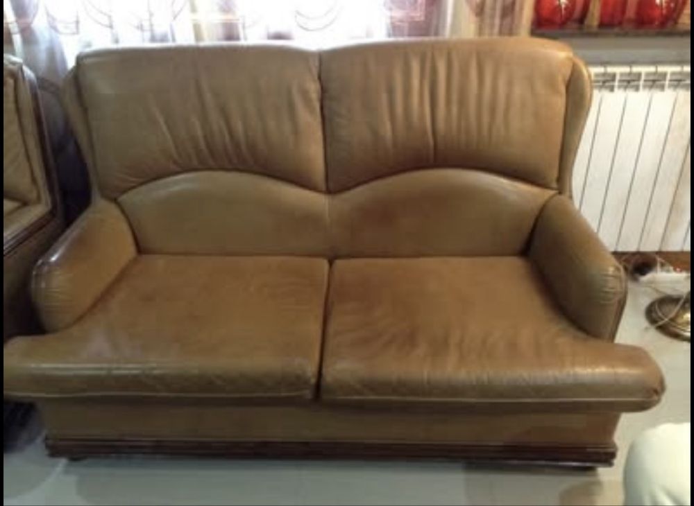 Conjunto de Sofá e 2 Poltronas em Pele de Búfalo