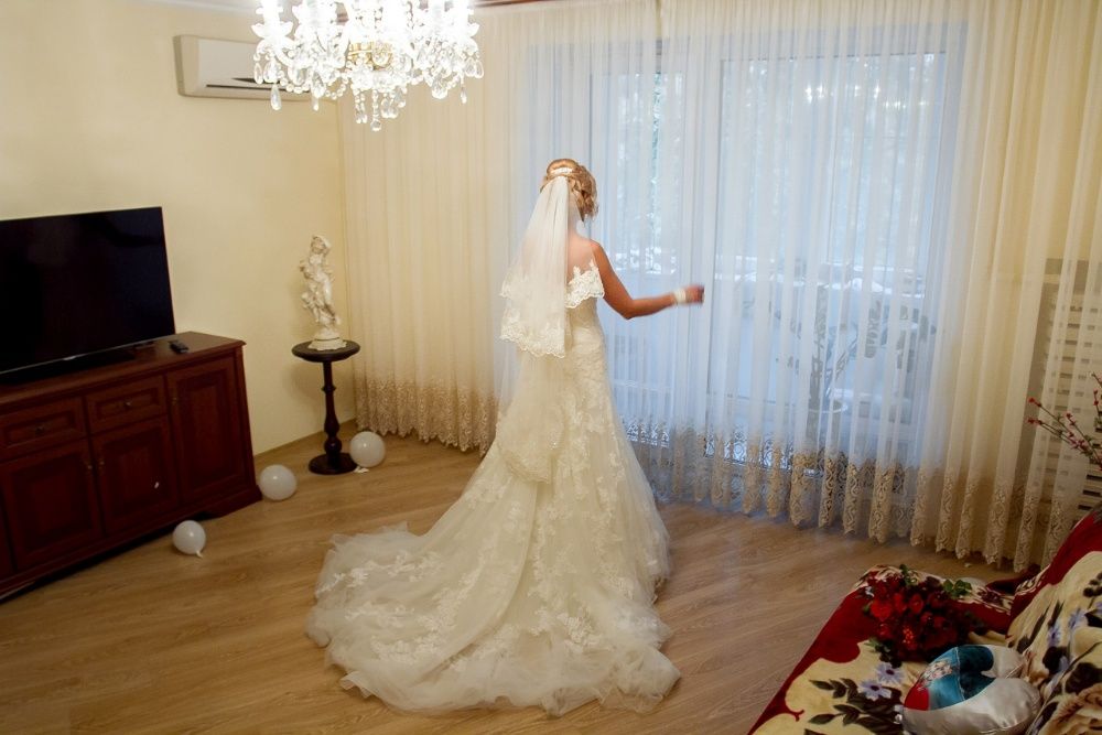 Элегантное свадебное платье ENZOANI 42-46р СРОЧНО