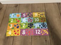 Puzzle z cyferkami i owocami.