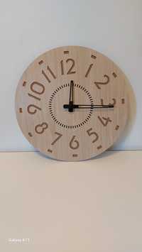 Zegar ścienny w kolorze drewna