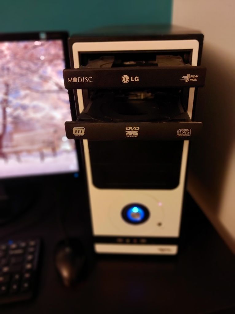 Komputer stacjonarny ASUS Vento procesor i3 3220.