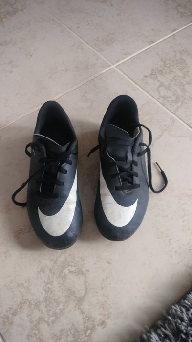 Buty piłkarskie Nike rozmiar 35,5. 22 cm