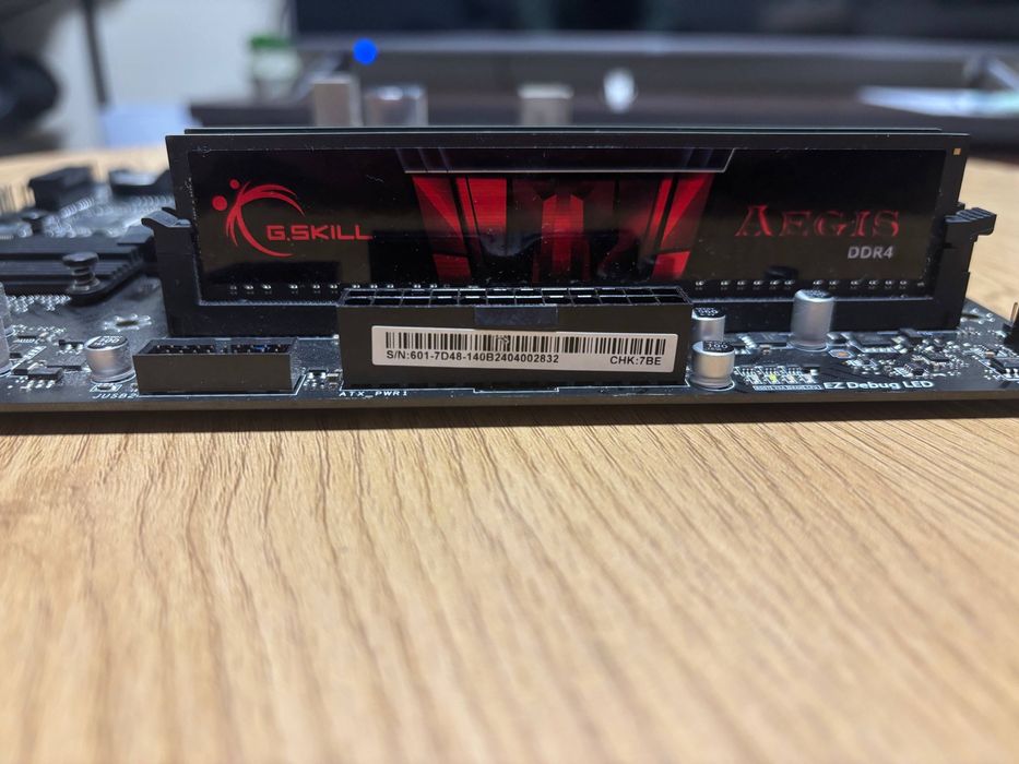 Материнська плата ,процесор ,оперативна память