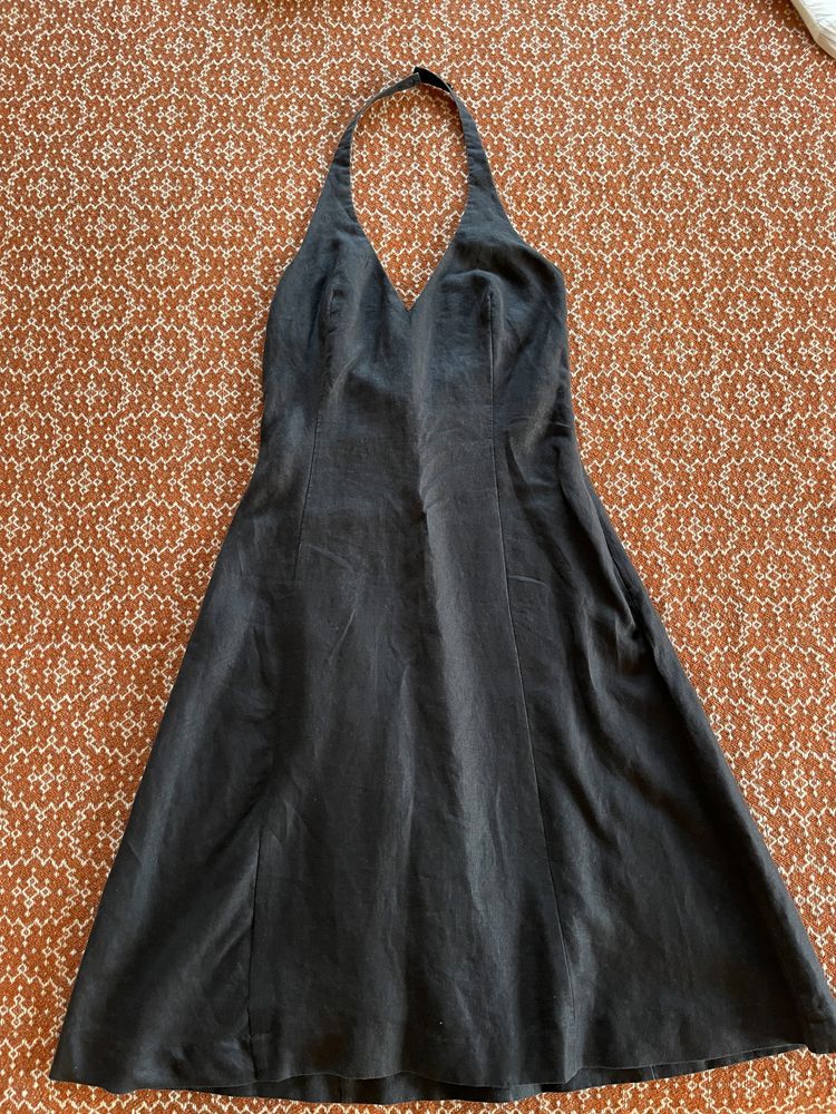 Vestido em linho preto da Lanidor