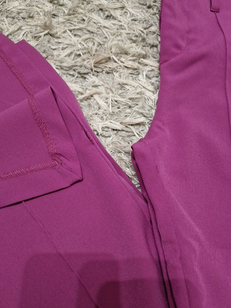 Fioletowe spodnie materiałowe dzwony dopasowane flared bootcut Bershka