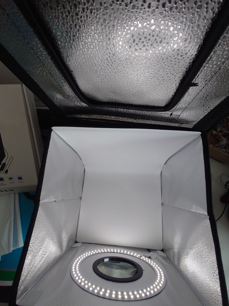 Namiot bezcieniowy 30x30x30 Pudło Fotograficzne z oświetleniem 8x TŁO