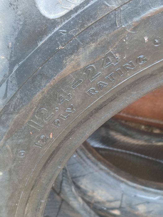 Pneus trator 12,4 24
