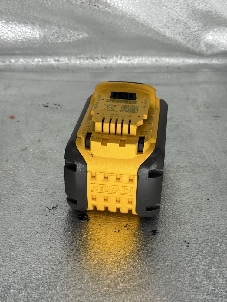 Акамулятор батарея аккумулятор Dewalt Flex Volt 9.0 a
