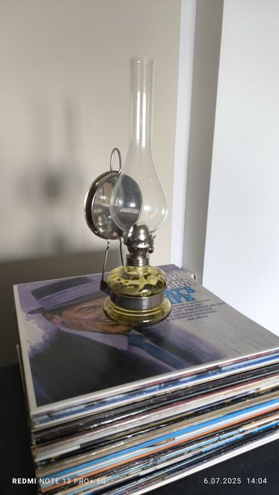 Lampy naftowe PRL 8" zielonkawożółte. Dwie sztuki. Dobrana para.