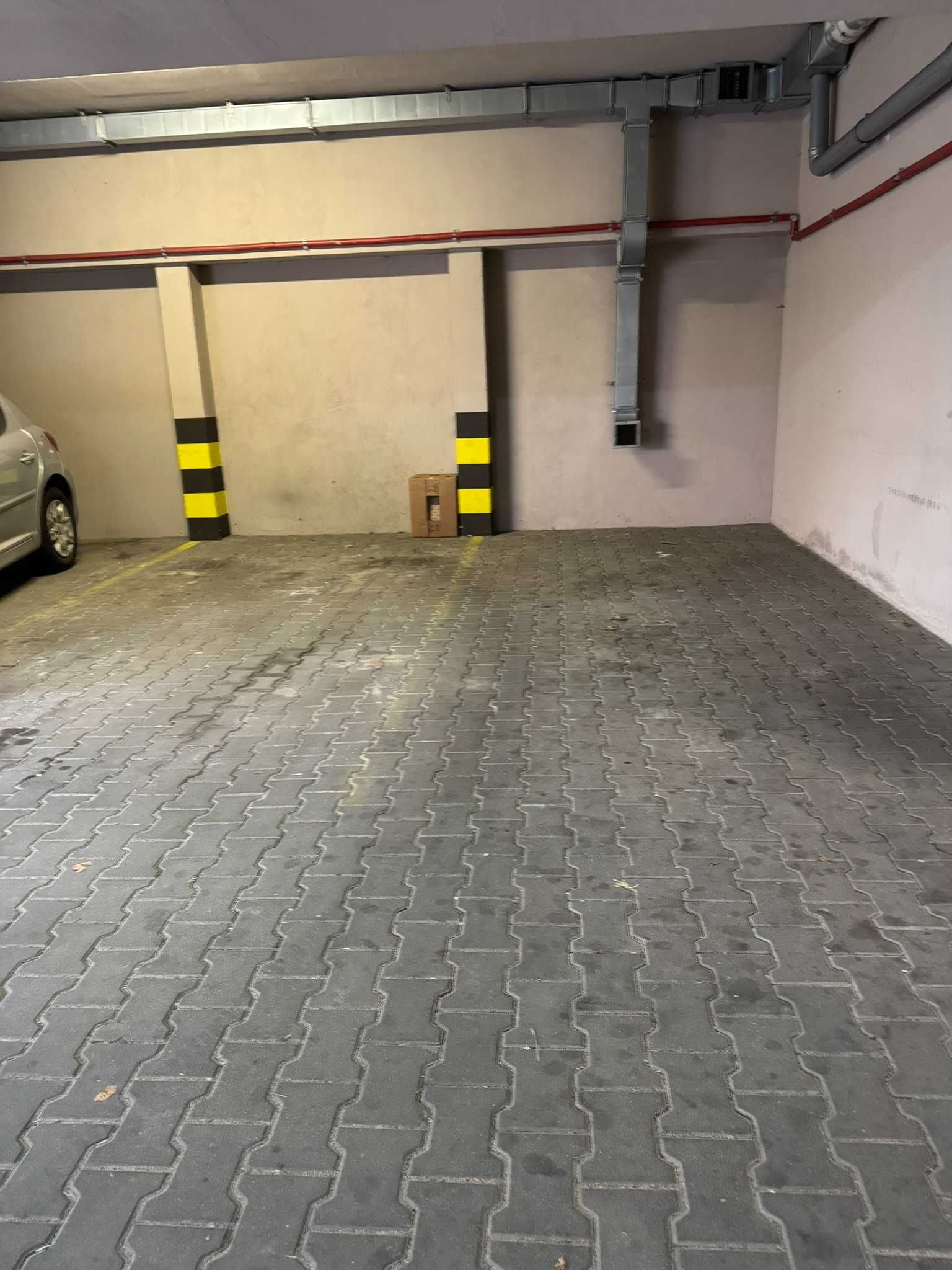 Miejsce parkingowe w garażu do wynajęcia.
