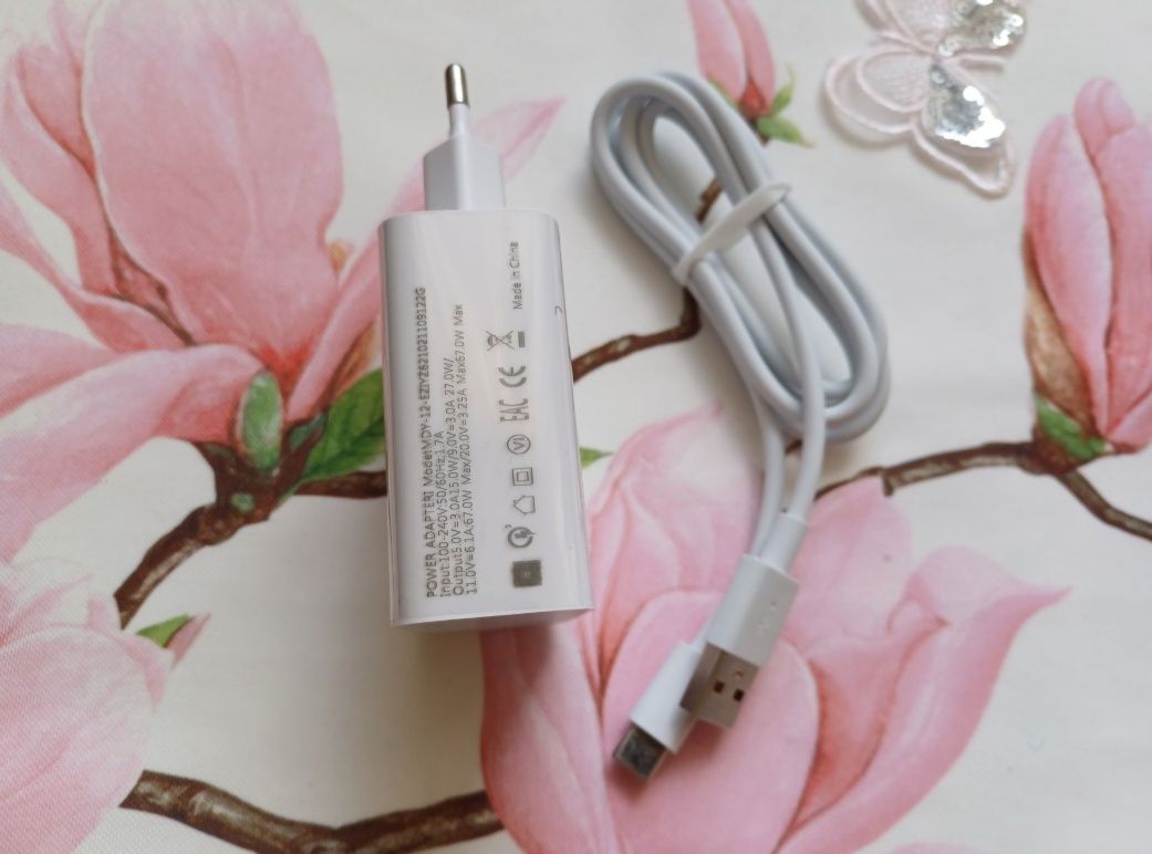 Biała ładowarka, kabel 1m, typ C