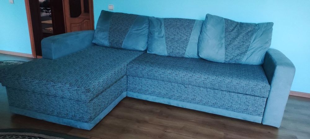 Стильний універсальний диван.