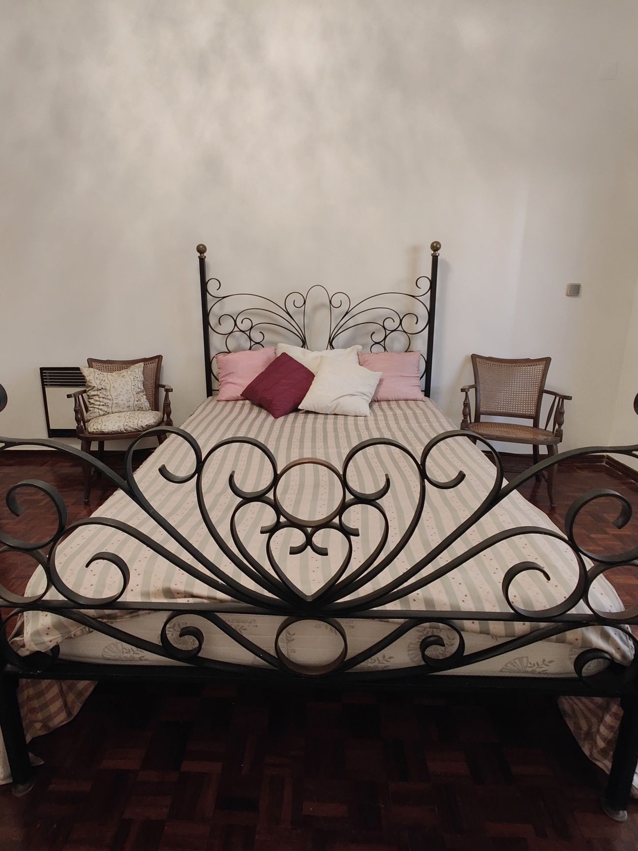 Cama de Vénus para Casal em Metal