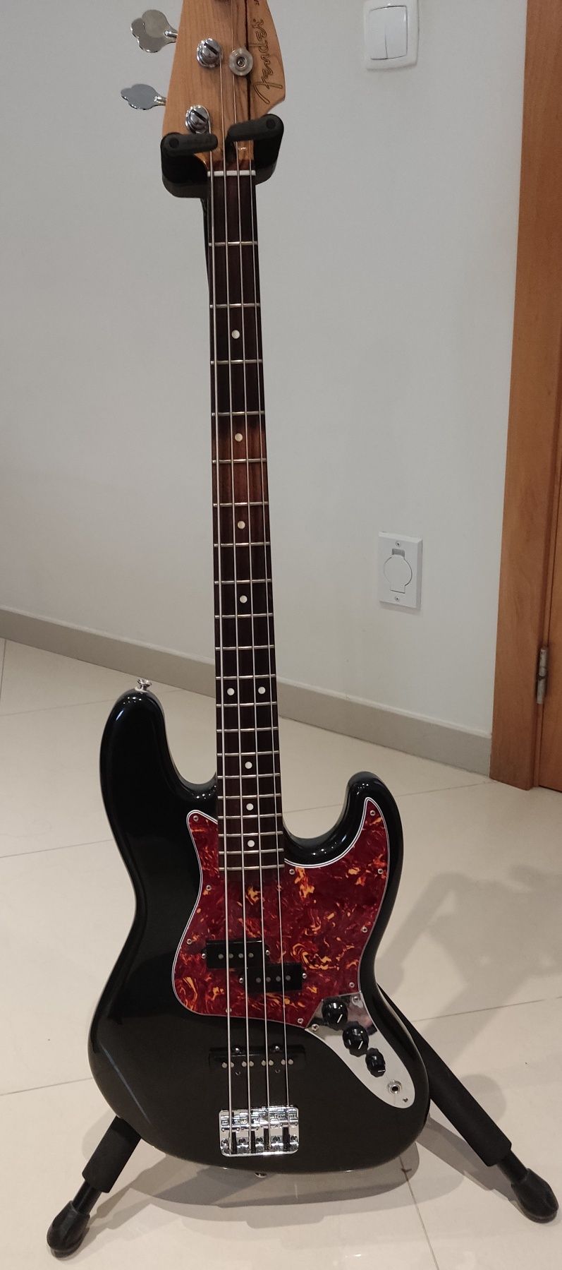 Fender jazz bass player