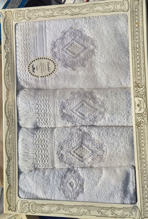 Conjunto toalhas bordadas