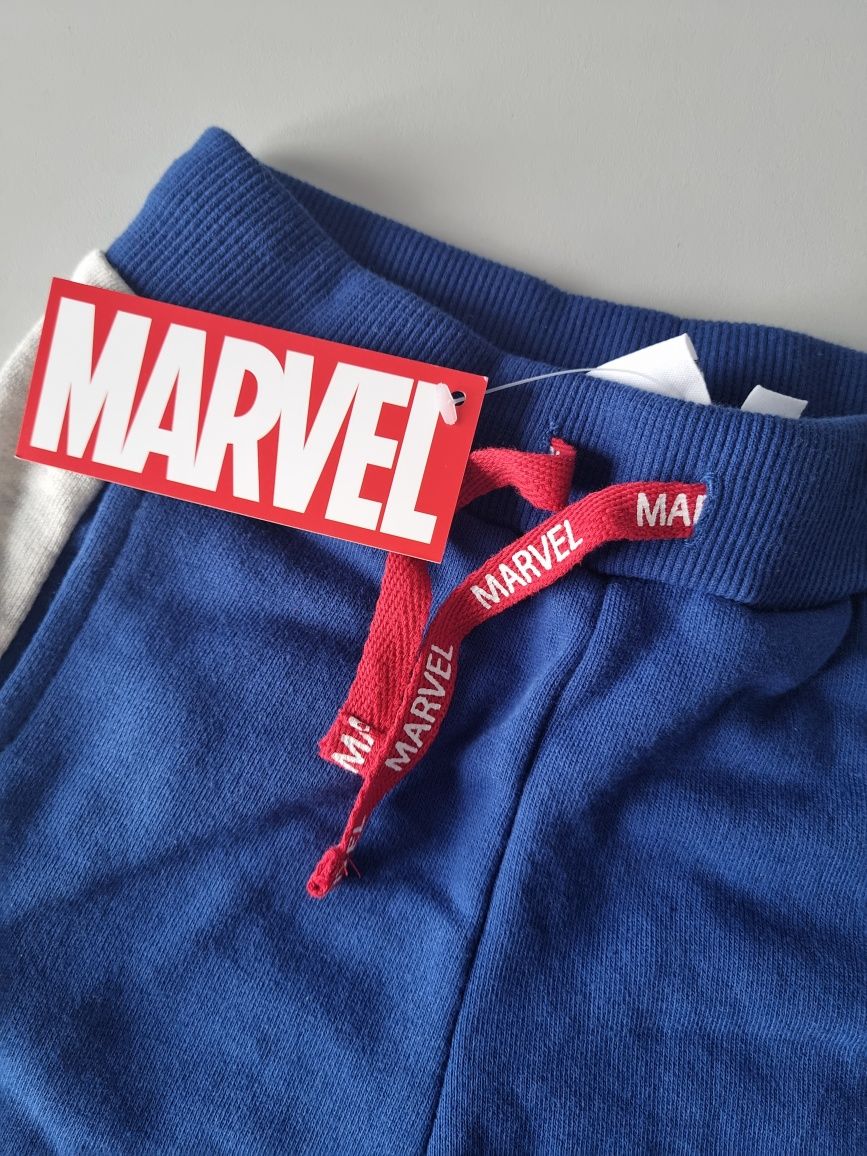 Marvel nowe spodnie dresowe 98