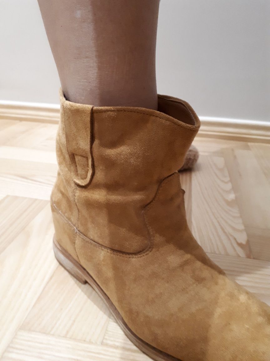 Buty karmelowe na ukrytej koturnie 39