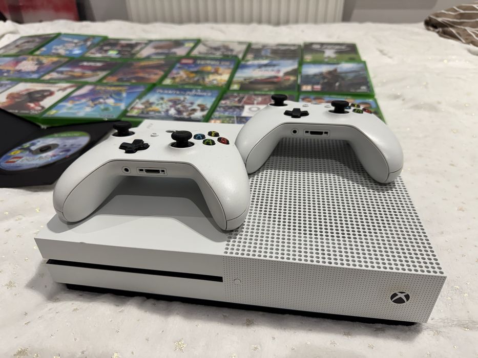 Xbox One S - 1TB + 2 pady + 21 gier (FIFA,Hogwards itp.)