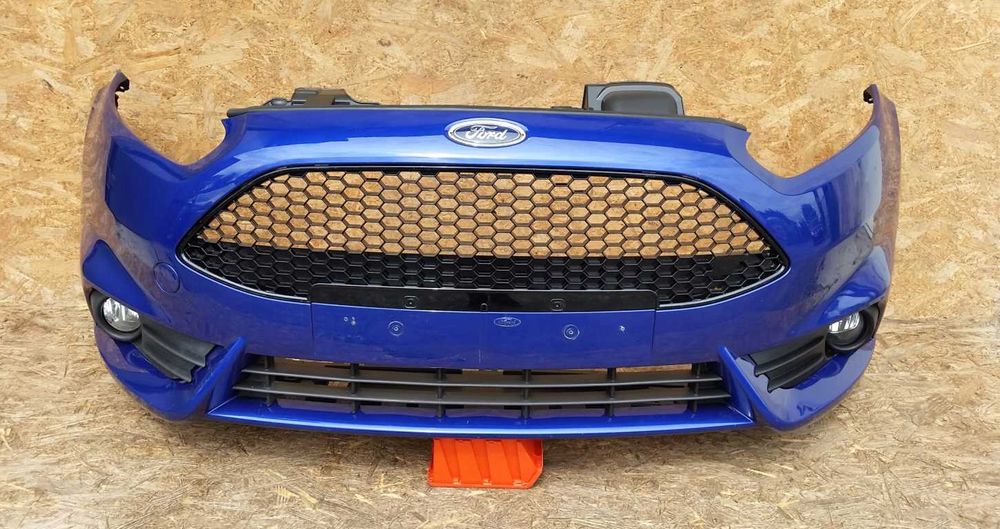 Передний бампер Ford Fiesta MK7  usa в цвет st рест дорест