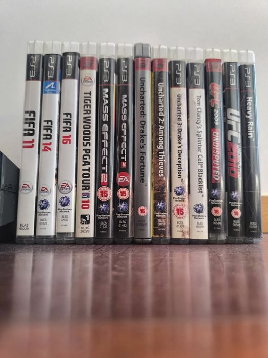 Ps3 com jogos e comandos