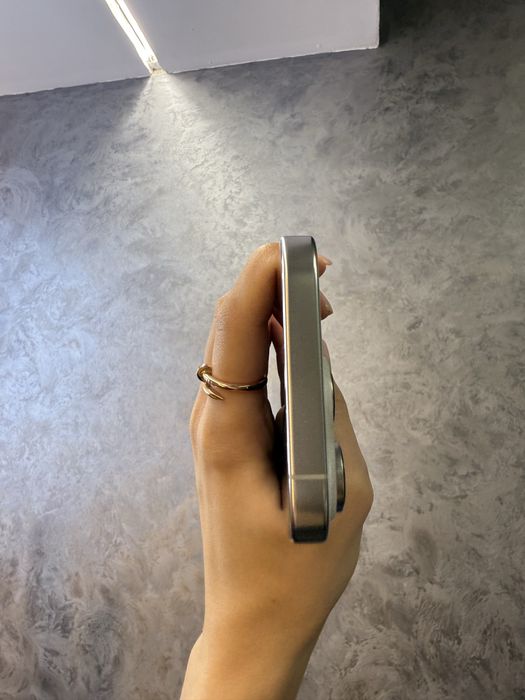 Б/у IPHONE 16Pro 256 White Titanium Neverlock Костюшка,5 igrand