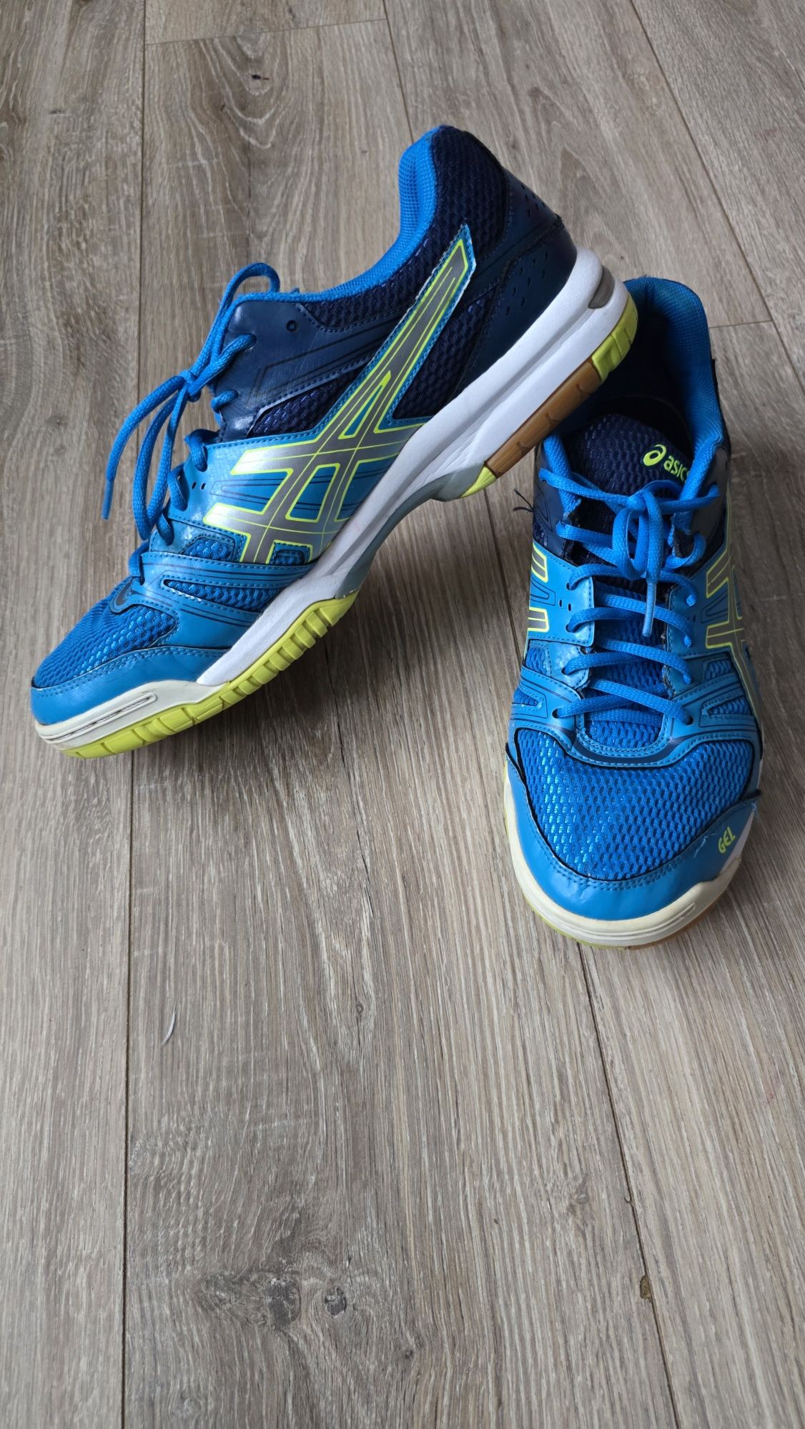 Продам волейбольні кросівки Asics gel-rocket
