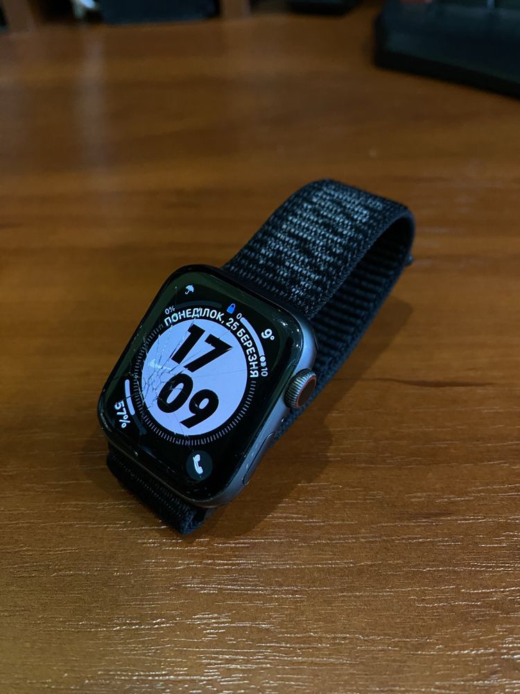 Годинник  apple watch series 4 40 mm space gray оригінал.