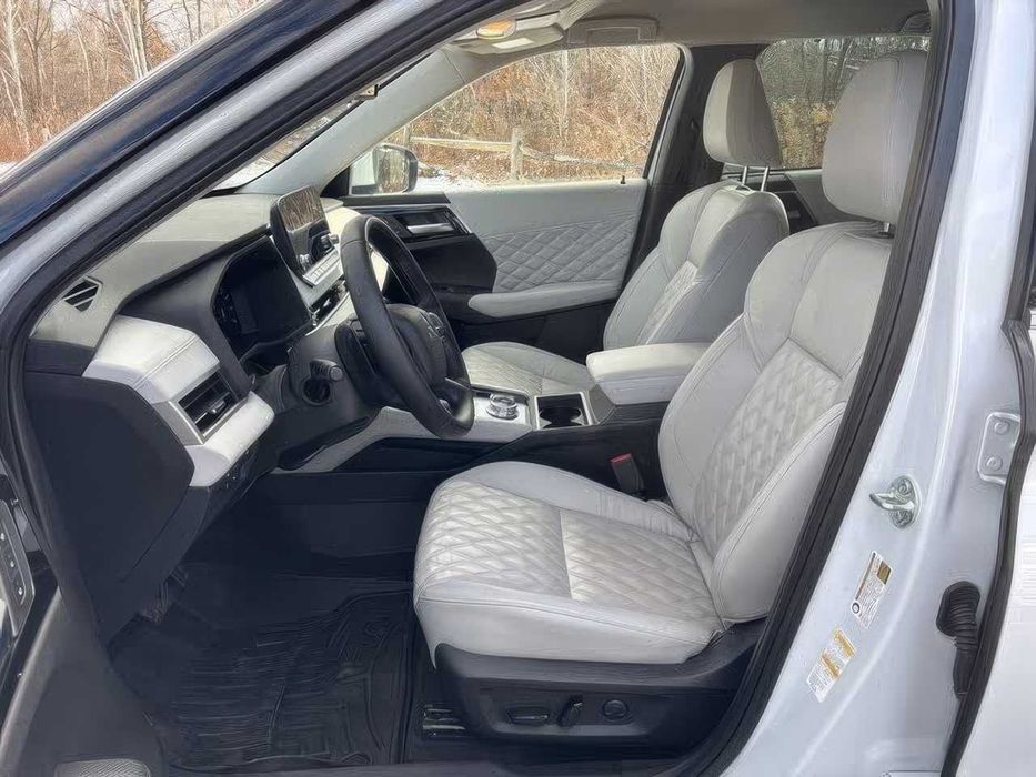 Mitsubishi Outlander Hybrid Plug-in      2023