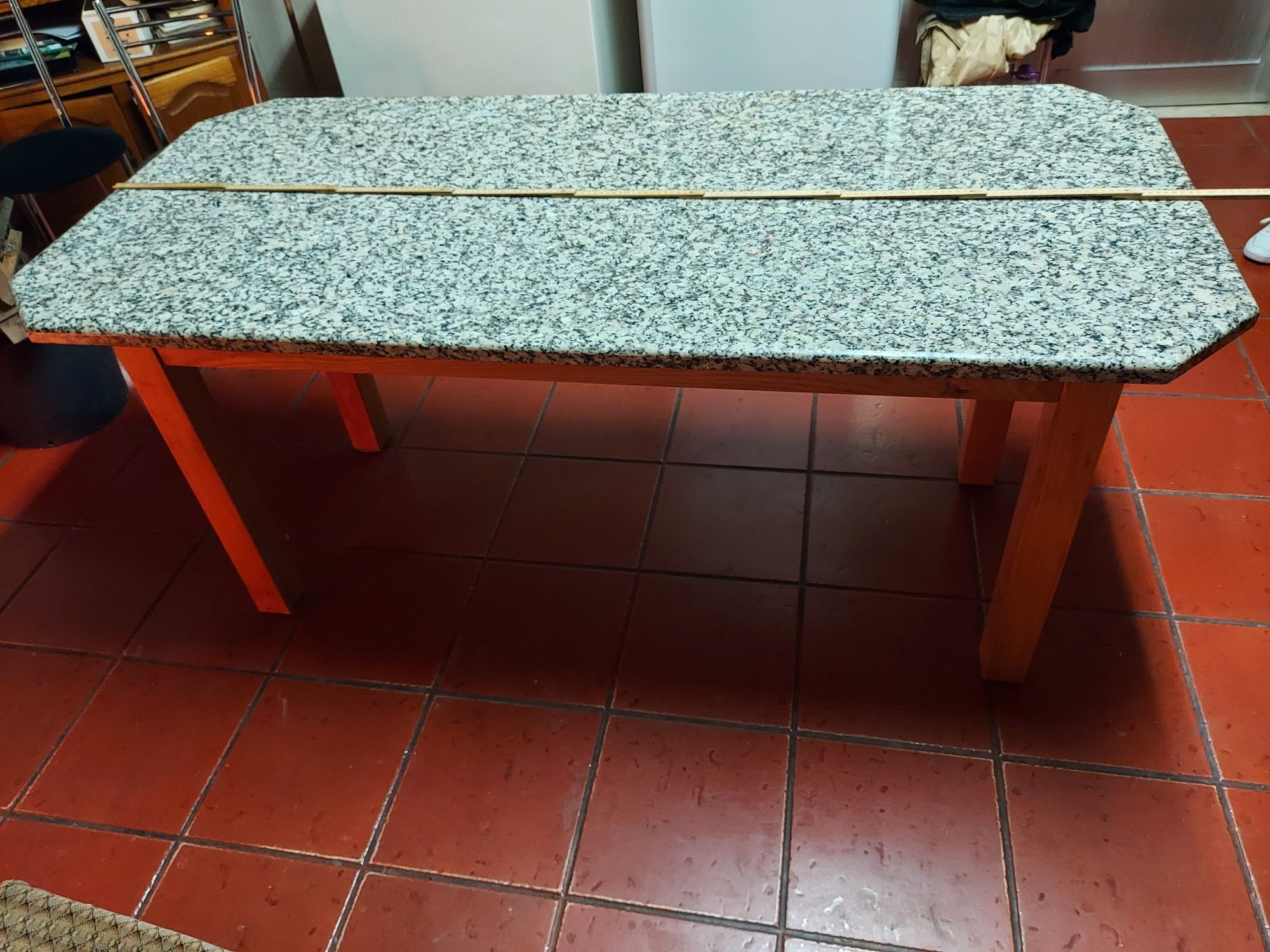 Mesa cerejeira,com granito