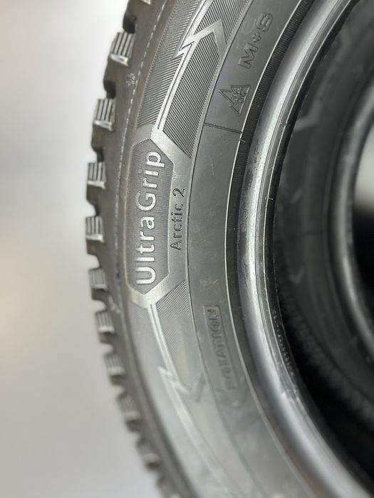 Нові зимові шини GoodYear Ultragrip IceArctic2 215/55 R17 98T XL
