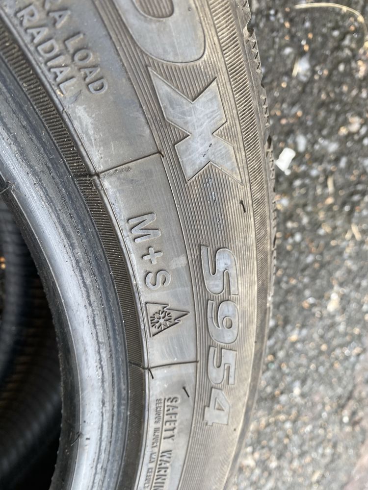 Гума(ризина,шини) Toyo 215/55/17 зимова