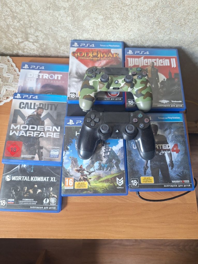 Продаю свою PS 4 slim 500g купував новою