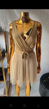 Złota sukienka dekolt kopertowy, tiulowa taliowana brokatowa