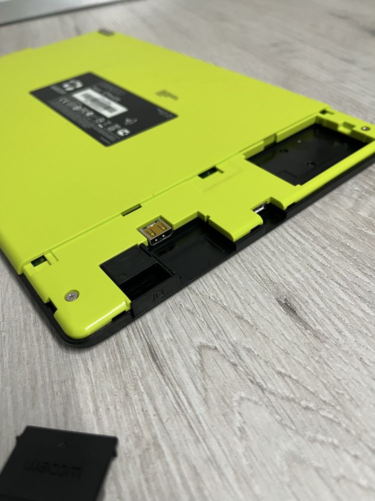Графічний планшет Wacom Bamboo модель CTH-470